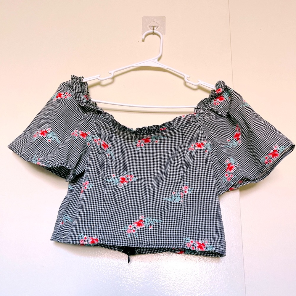 Floral Embroided Crop Top